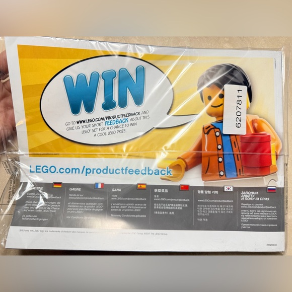 LEGO Creator Expert Assembly Square 10255 Peices - New in Box - Picture 7 of 10